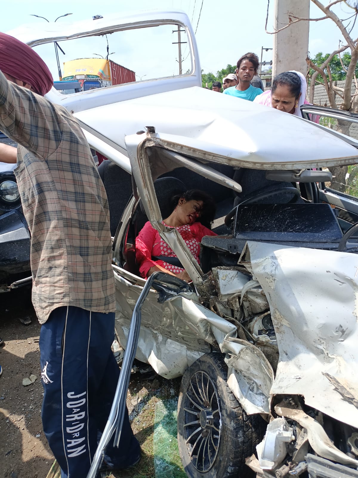 Road Connecting Omaxe Township turning into a DEATH ROAD